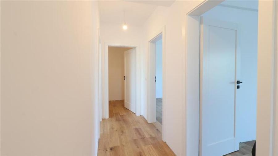 Casă individuală cu 4 camere cu Garaj în Valea Lupului