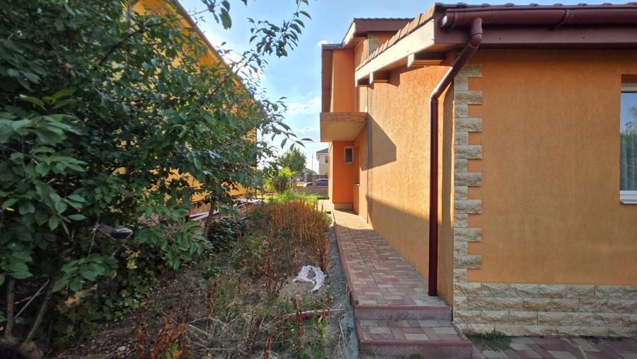 Casă individuală cu 5 camere cu Canalizare în Dumbrăvița