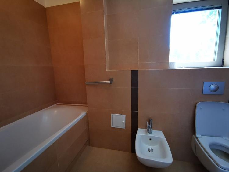 Casă individuală cu 5 camere cu Canalizare în Băneasa