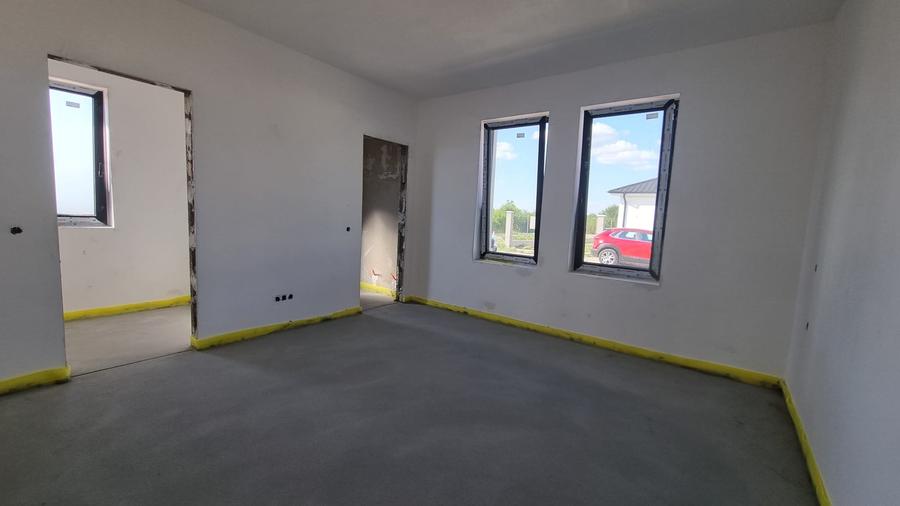 Casă individuală cu 4 camere cu Canalizare în Nord