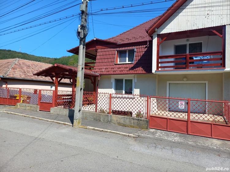 Casă cu 8 camere cu Teren 731 Mp în Mediaș