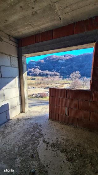 Casă cu Teren 795 Mp în Corbeni