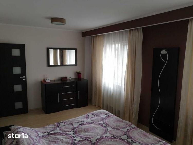 Inchiriez apartament 3 camere - 6