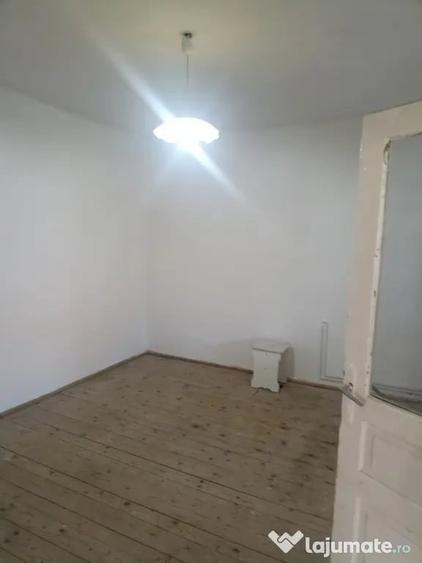 Casă cu 2 camere cu Teren 625 Mp în Central