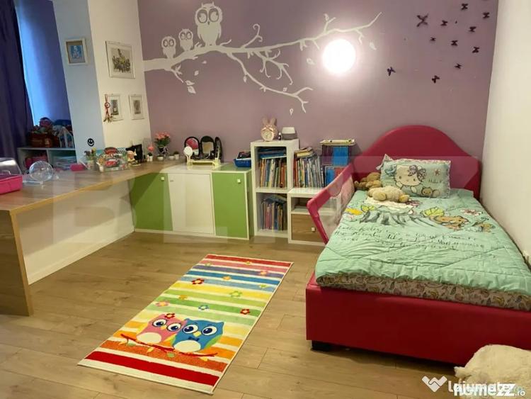 Apartament cu 4 camere semidecomandat în Plopilor