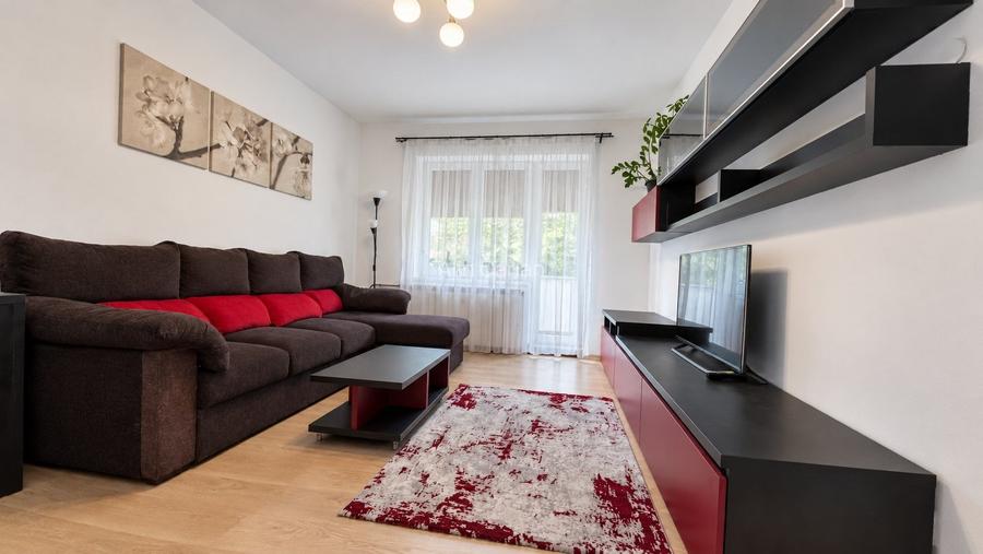 3 camere decomandate Două balcoane Parcare inclusă - Titan–Basarabia