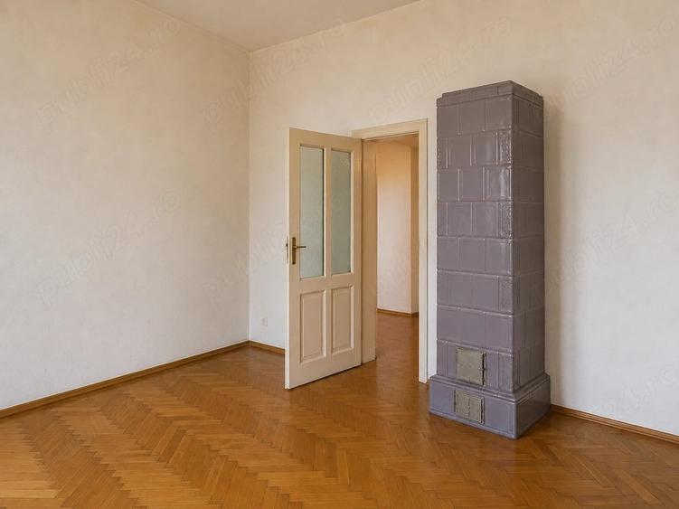 Apartament cu 4 camere semidecomandat în Central