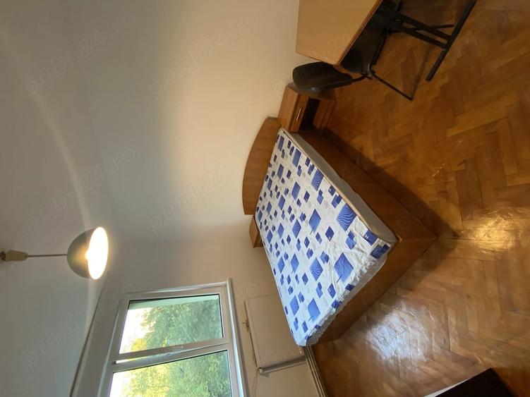 Apartament cu 3 camere semidecomandat în Central