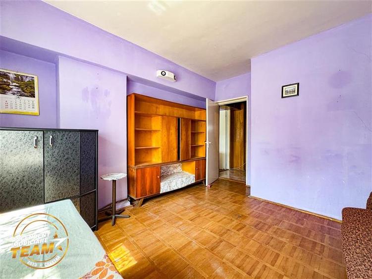 Apartament cu 4 camere decomandat, mobilat în Central