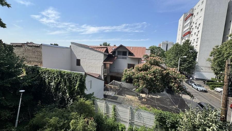 Garsonieră decomandată în Arcul de Triumf
