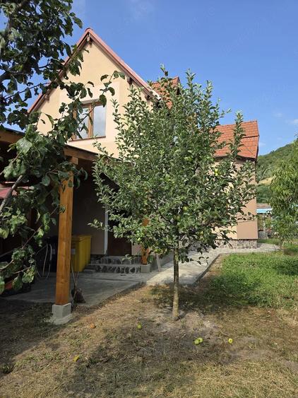 Casă cu 4 camere cu Teren 414 Mp în Valchid