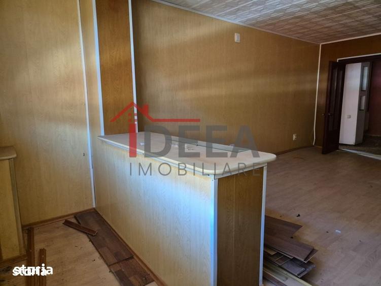 Apartament cu 4 camere semidecomandat în Central
