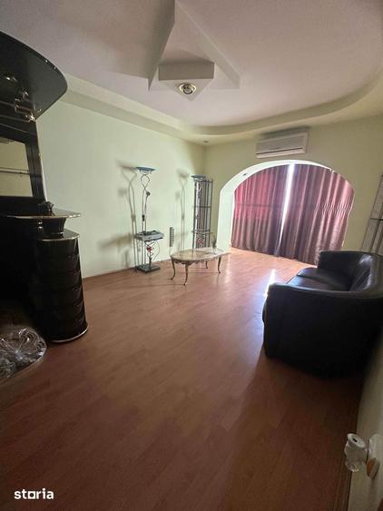 Apartament cu 3 camere decomandat în Obor