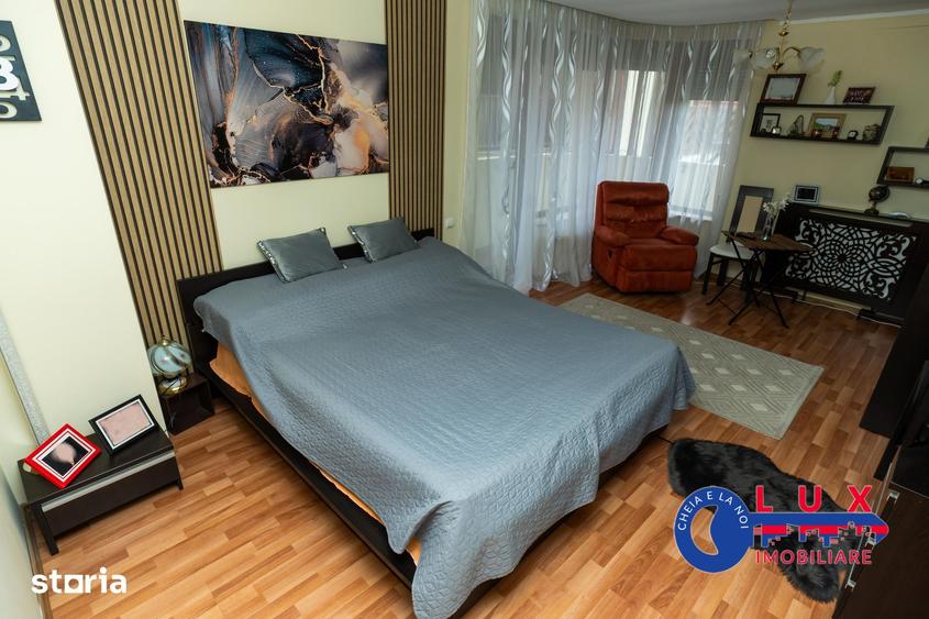 Casă cu 7 camere cu Teren 275 Mp în Central