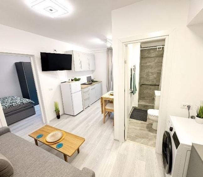 Apartament cu 2 camere semidecomandat, mobilat în Eroii Revoluției