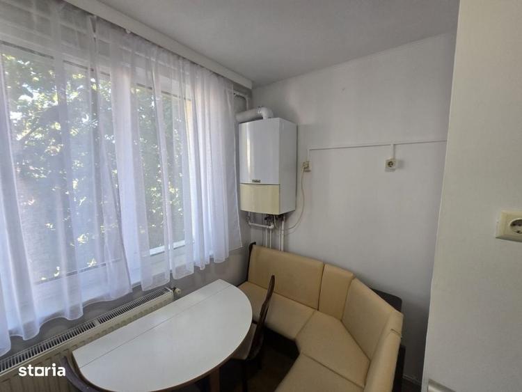 Apartament cu 3 camere semidecomandat în Negru Vodă