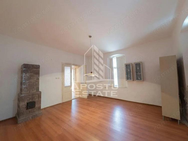 Casă cu 5 camere cu Teren 5755 Mp în Șandra
