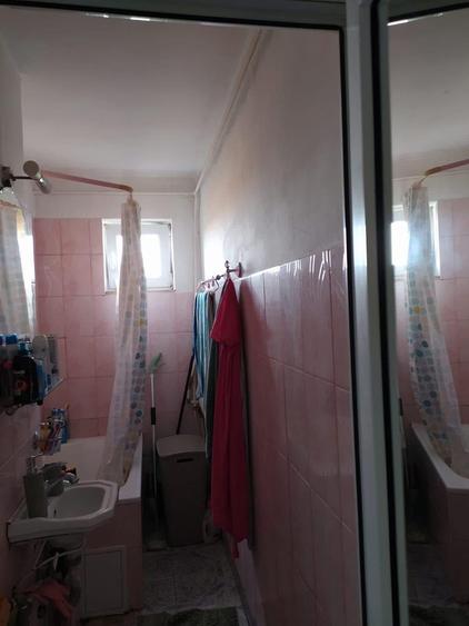 Apartament cu 3 camere decomandat în Cantemir