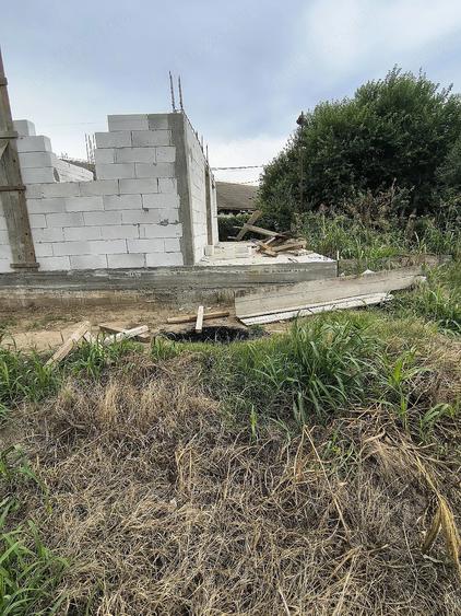 Casă cu Teren 914 Mp în Vidra