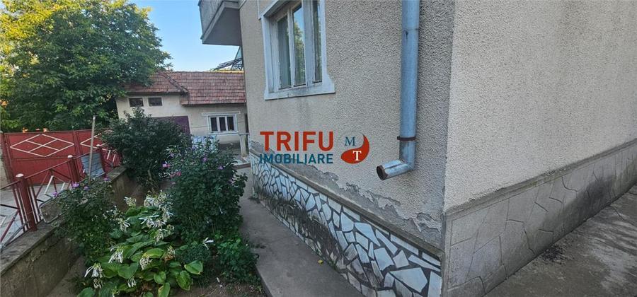 Casă individuală cu 8 camere cu Garaj în Ampoița