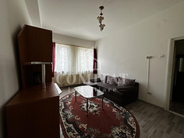Apartament cu 2 camere semidecomandat, mobilat în Central — fotografia 3