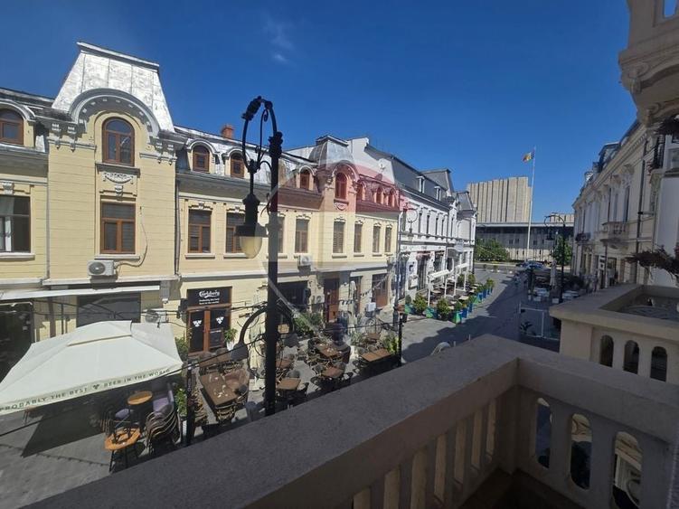 Apartament cu 6 camere semidecomandat în Central