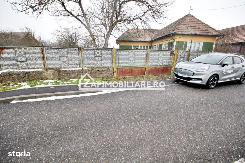 Casă cu 3 camere cu Teren 2700 Mp în Central