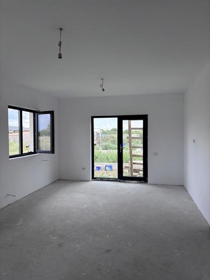 Casă cu 3 camere în Dumitrana