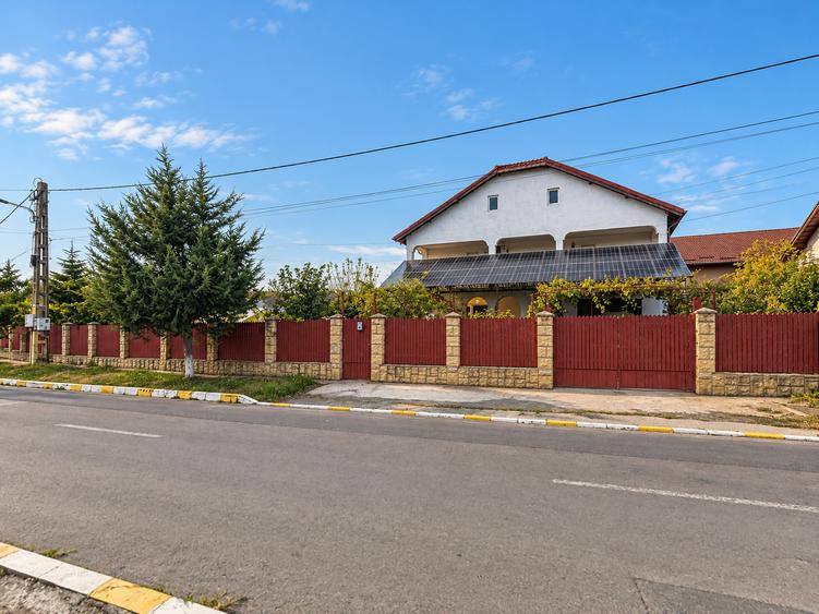 Casă individuală cu 6 camere cu Canalizare în Valu lui Traian
