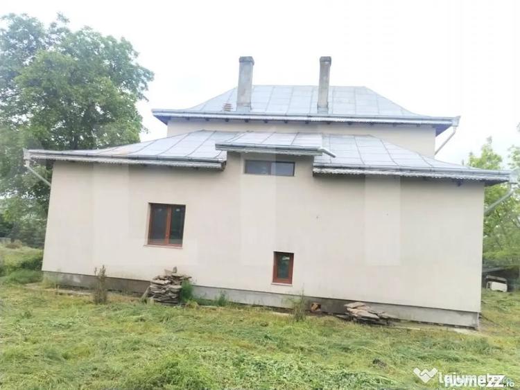 Casă cu 5 camere cu Teren 1400 Mp în Dorohoi