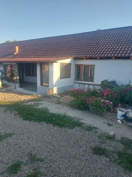 Casă cu 4 camere cu Teren 150 Mp în Zimandcuz