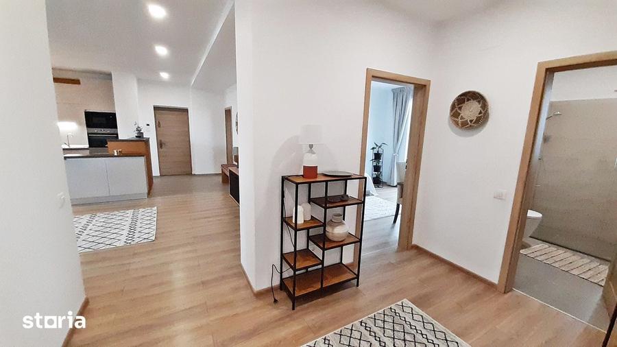 Apartament cu 5 camere decomandat, mobilat în Tractorul