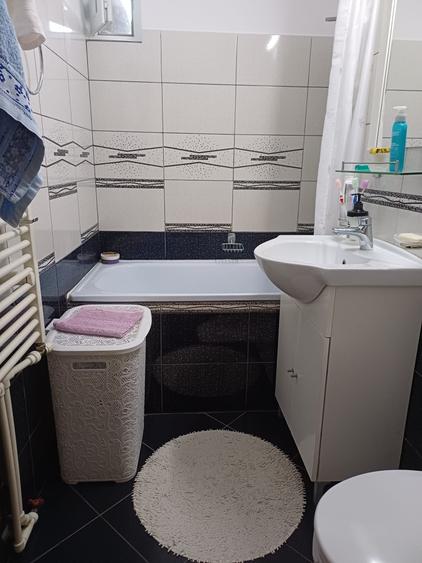 Apartament cu 2 camere decomandat în Slătinioara