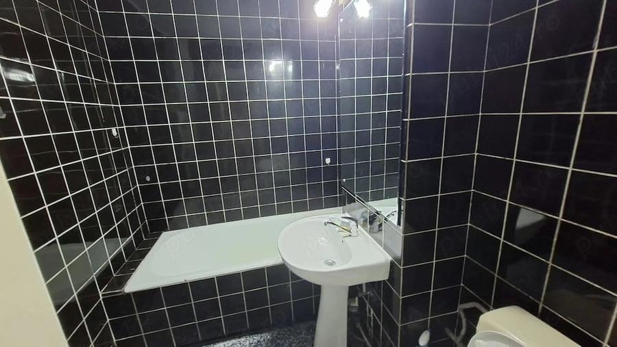 Apartament cu 3 camere decomandat în 7 Noiembrie