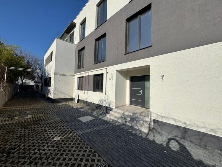 Duplex cu 5 camere cu Canalizare în Bucureștii Noi