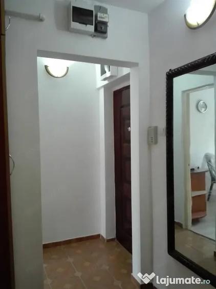Apartament cu 2 camere semidecomandat în Florilor