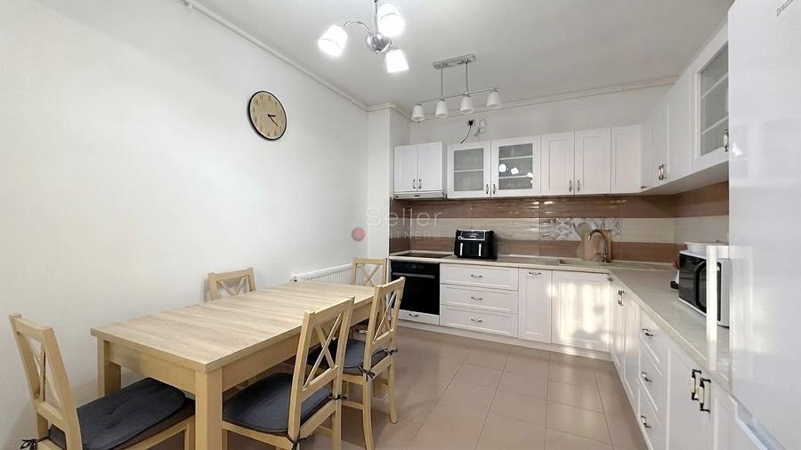 Apartament cu 3 camere decomandat, mobilat în Tractorul