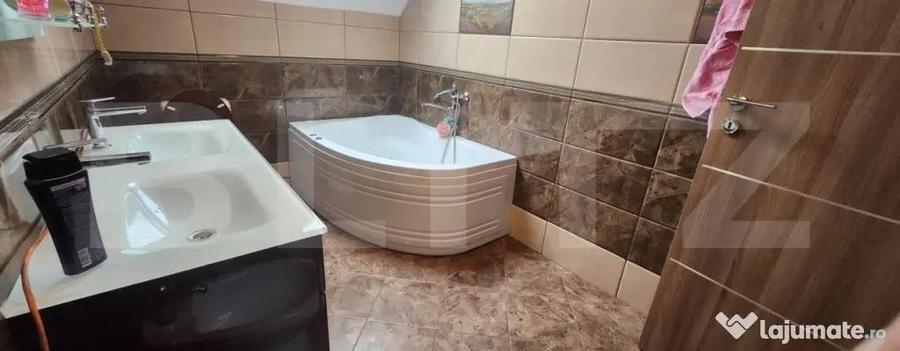 Casă cu 5 camere cu Teren 500 Mp în Criș