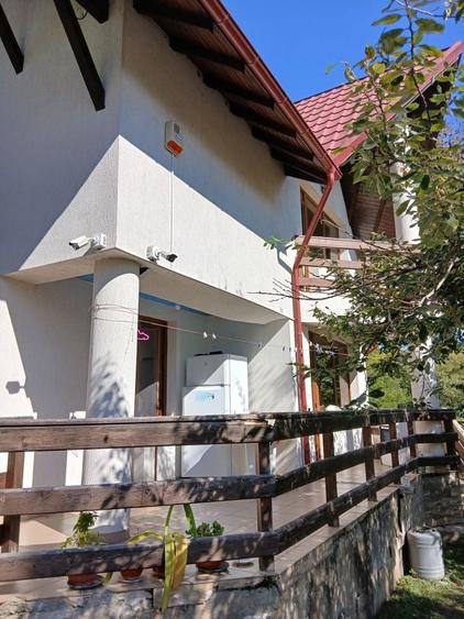 Casă cu 4 camere în Central