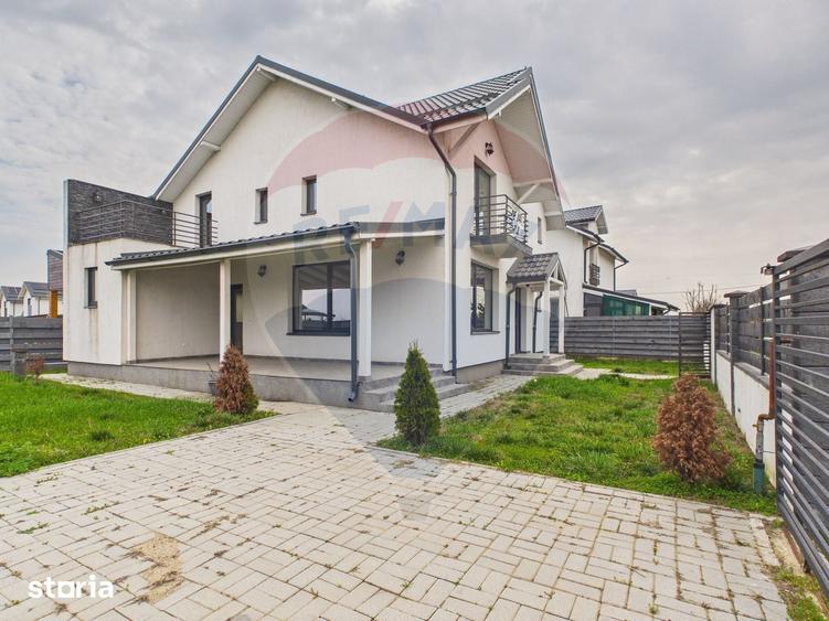 Casă cu 5 camere cu Teren 559 Mp în Crevedia