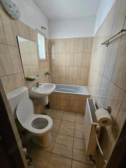 Apartament cu 4 camere semidecomandat în Sud