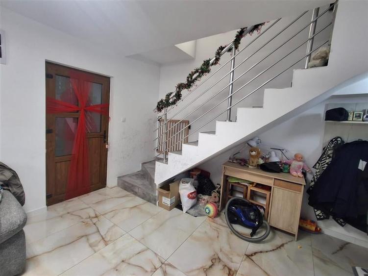 Casă individuală cu 3 camere cu Teren 270 Mp în Central
