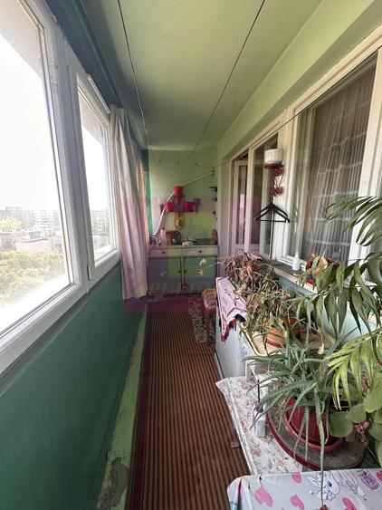 Apartament cu 3 camere semidecomandat în Militari
