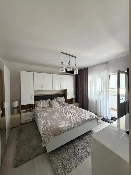 Apartament cu 4 camere decomandat în Central