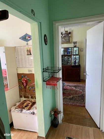 Apartament cu 3 camere semidecomandat în Micro 1