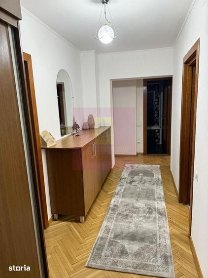 Apartament cu 3 camere decomandat în Muncii