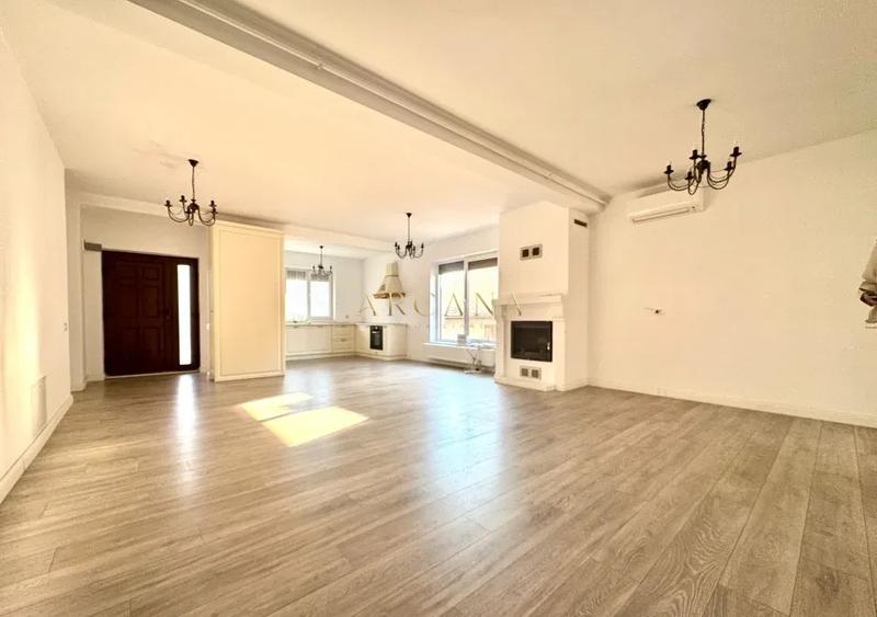 Apartament cu 4 camere semidecomandat în Iris