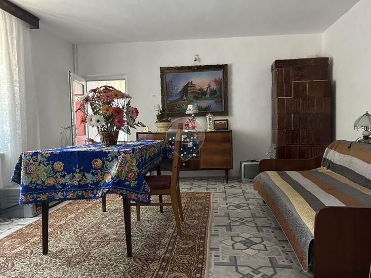 Casă individuală cu 5 camere cu Teren 1129 Mp în Cunești