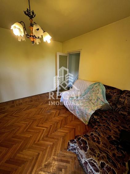 Apartament cu 3 camere semidecomandat în Central