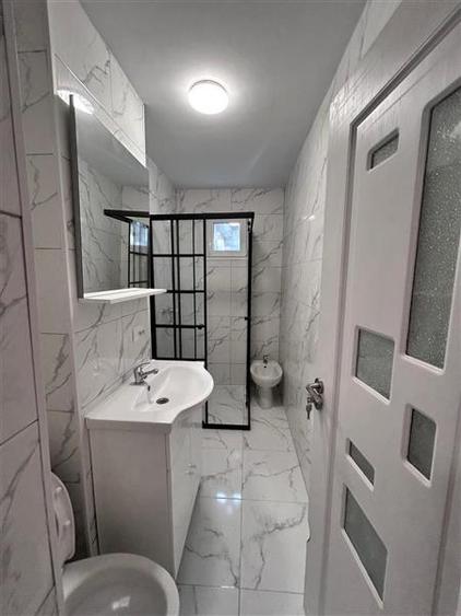 Apartament cu 2 camere semidecomandat, mobilat în Moroasa 2